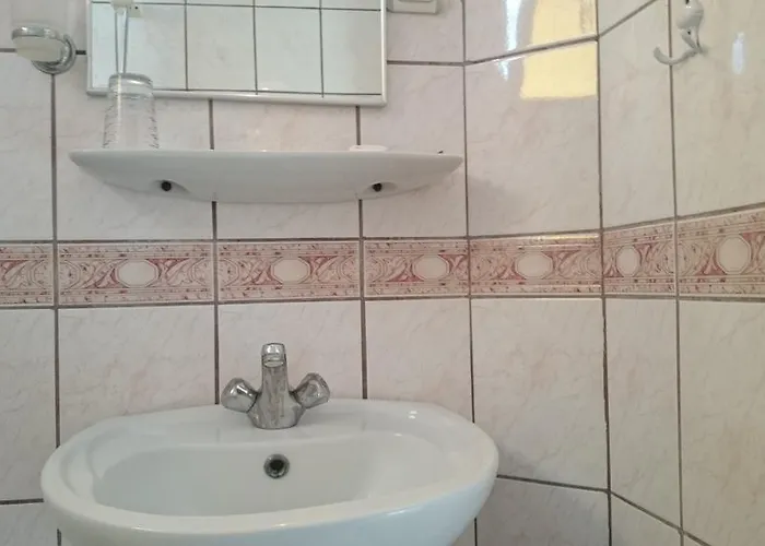 City Hotel Отель 2*