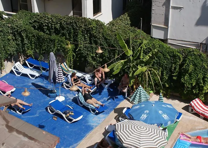 City Hotel Отель 2*