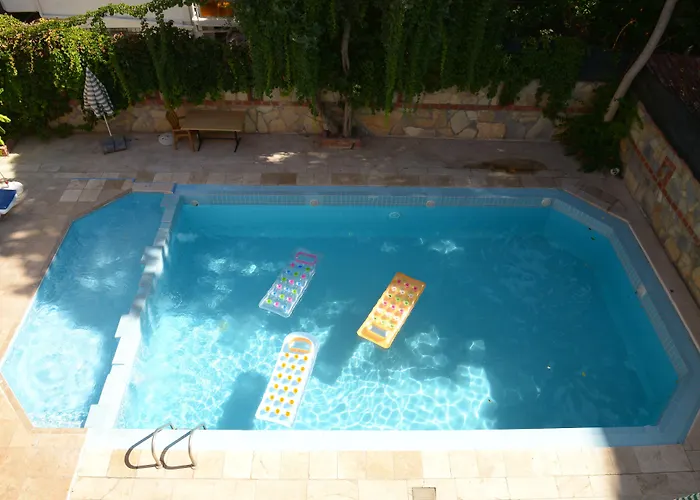 City Hotel Отель 2*