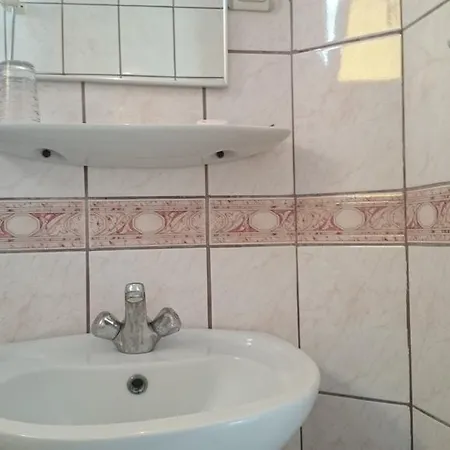 City Hotel מלון 2*