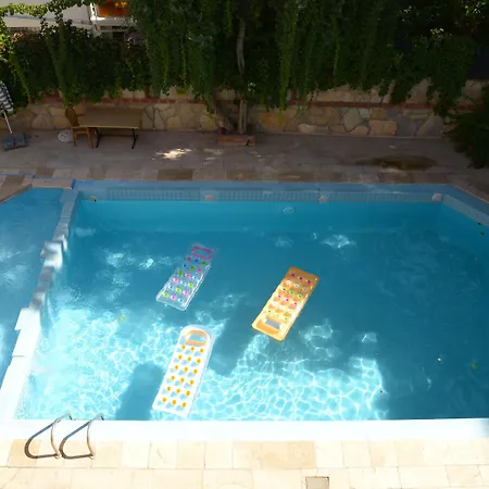 City Hotel מלון 2*